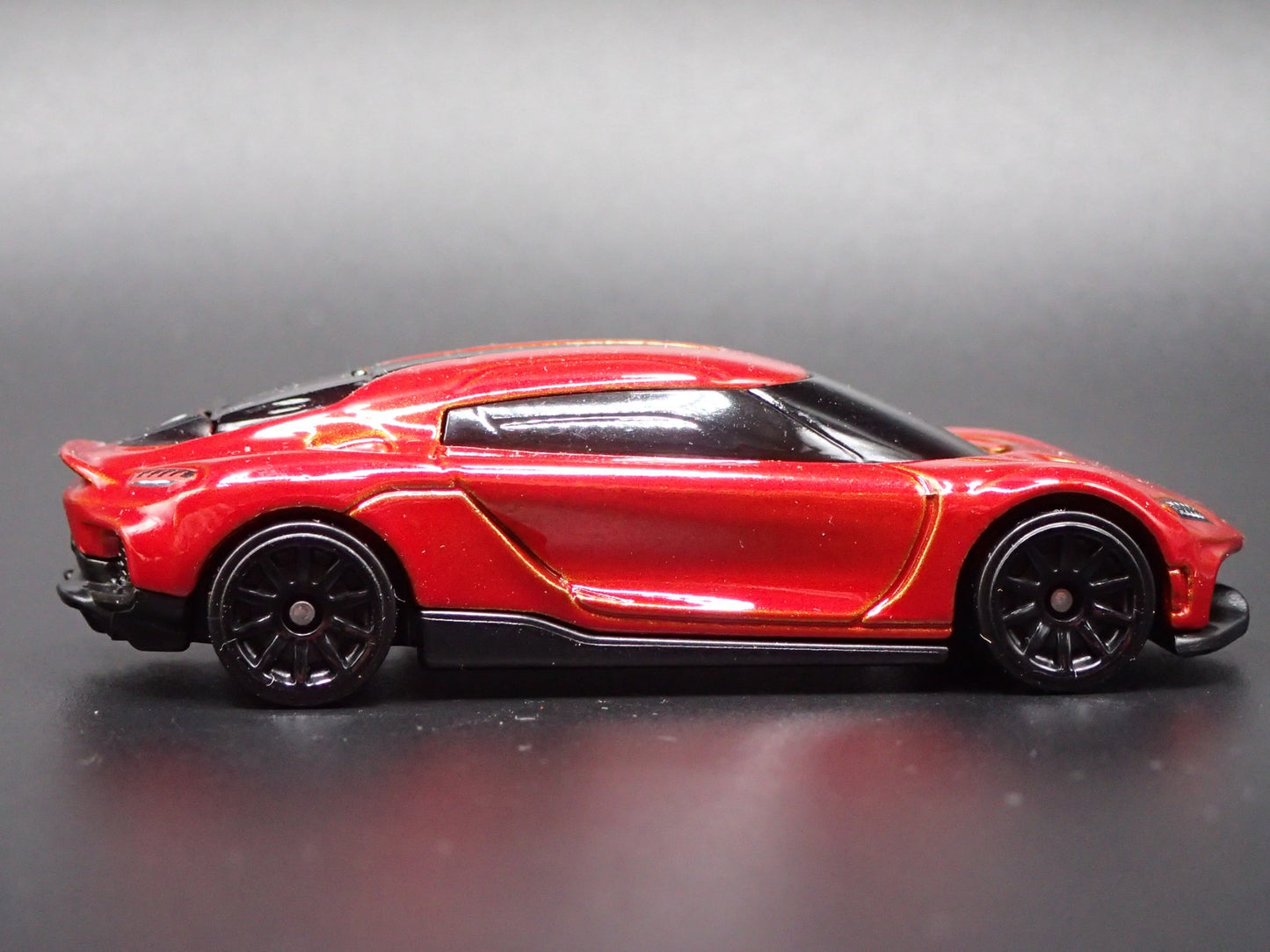 2024-2025 KOENIGSEGG GEMERA SUPER CAR RED 1:64 SCALE DIORAMA DIECAST MODEL CAR