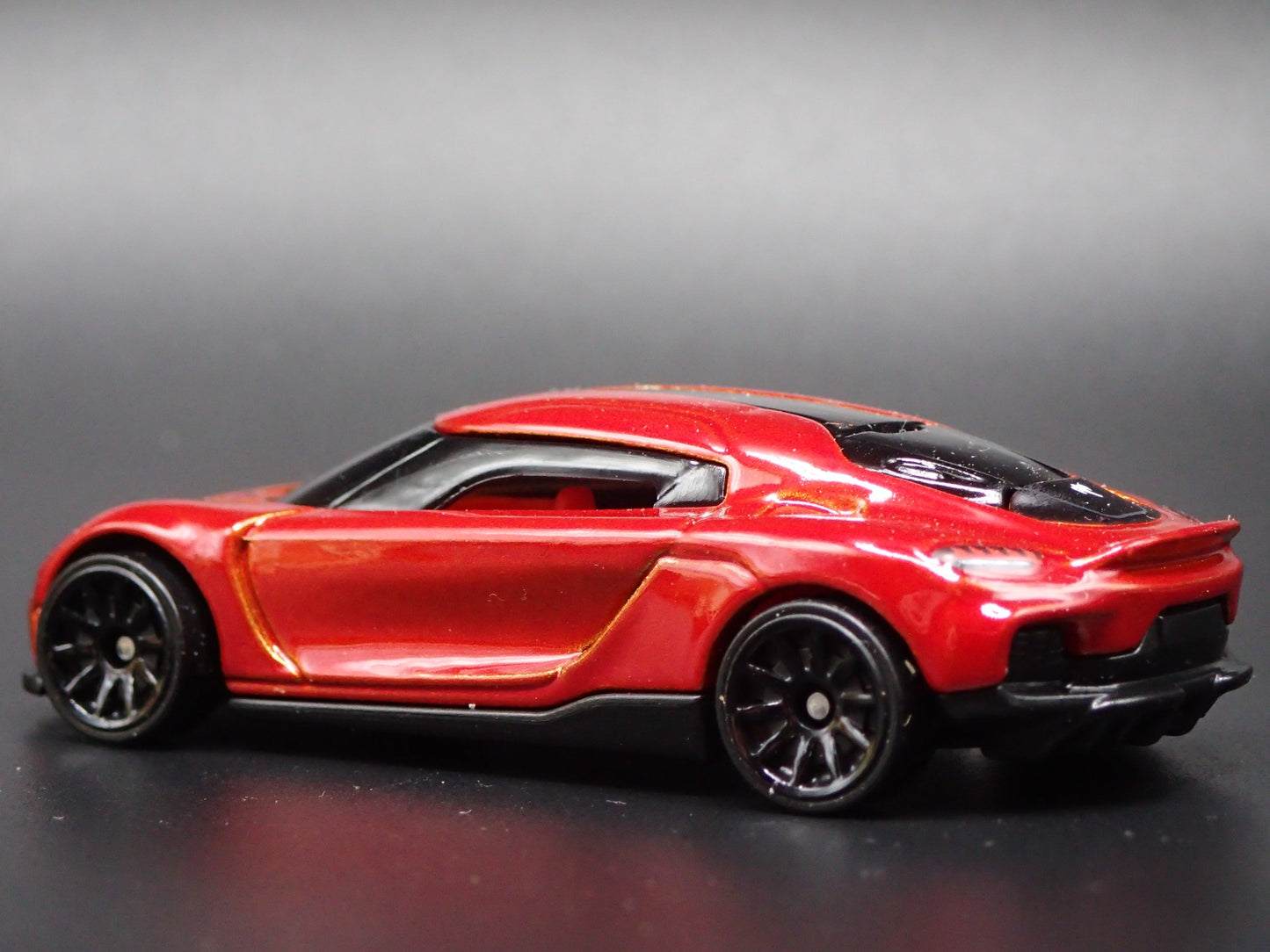 2024-2025 KOENIGSEGG GEMERA SUPER CAR RED 1:64 SCALE DIORAMA DIECAST MODEL CAR