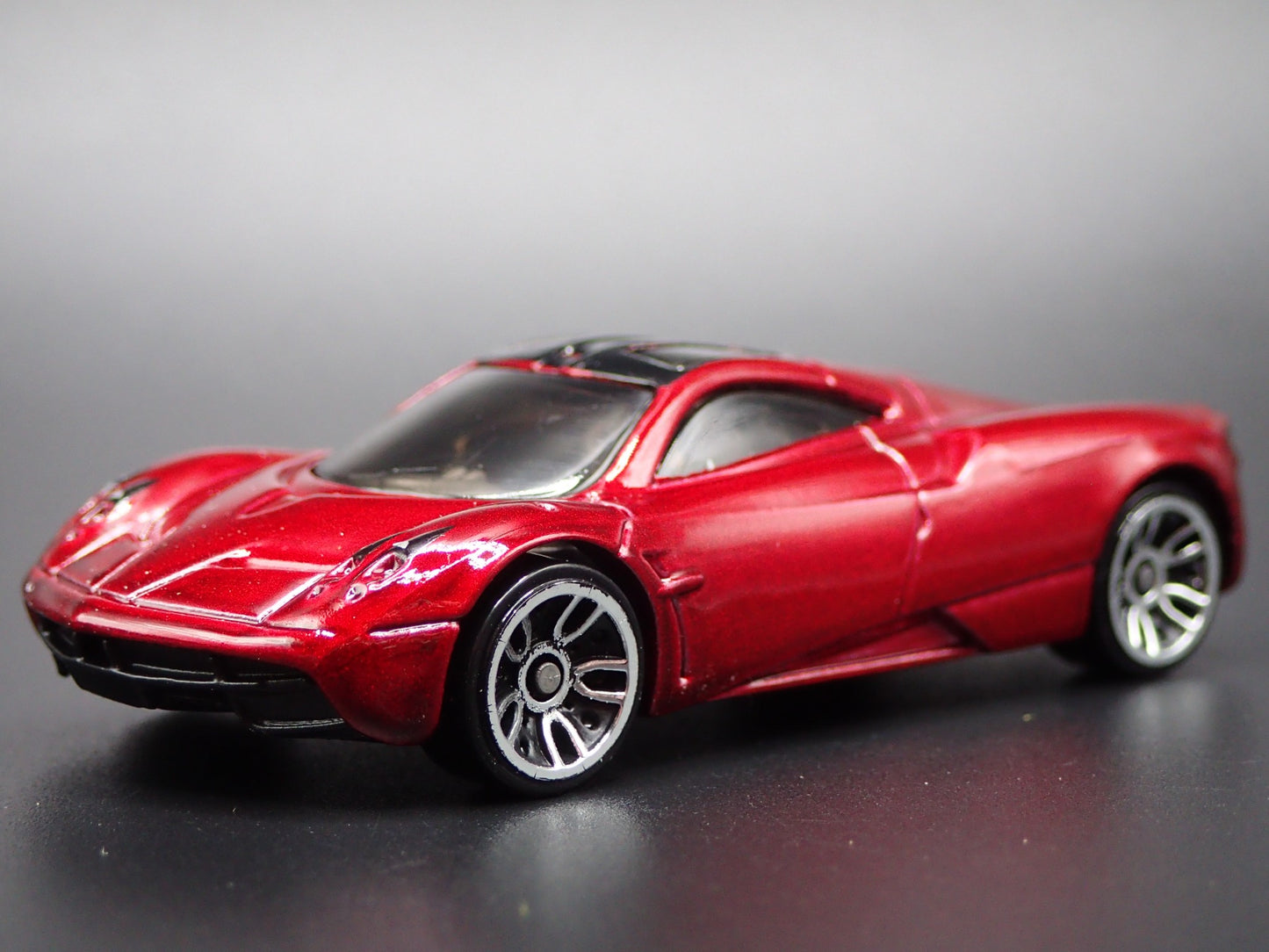 2011-2018 PAGANI HUAYRA SUPER CAR RED 1/64 SCALE DIORAMA DIECAST MODEL CAR