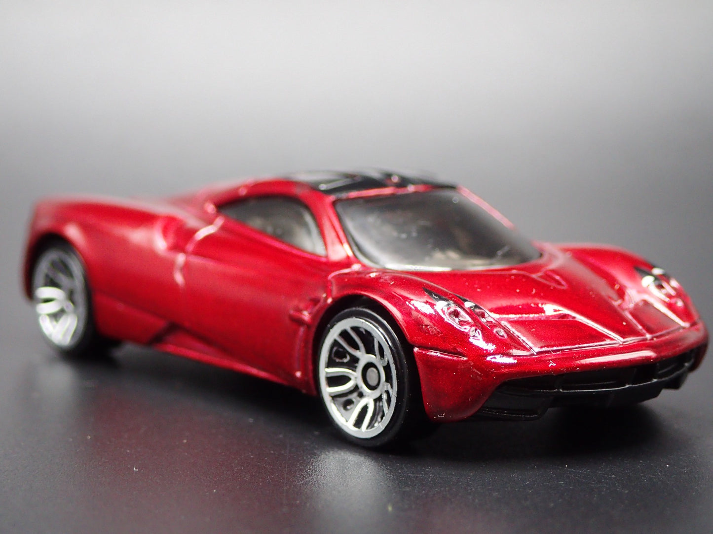 2011-2018 PAGANI HUAYRA SUPER CAR RED 1/64 SCALE DIORAMA DIECAST MODEL CAR