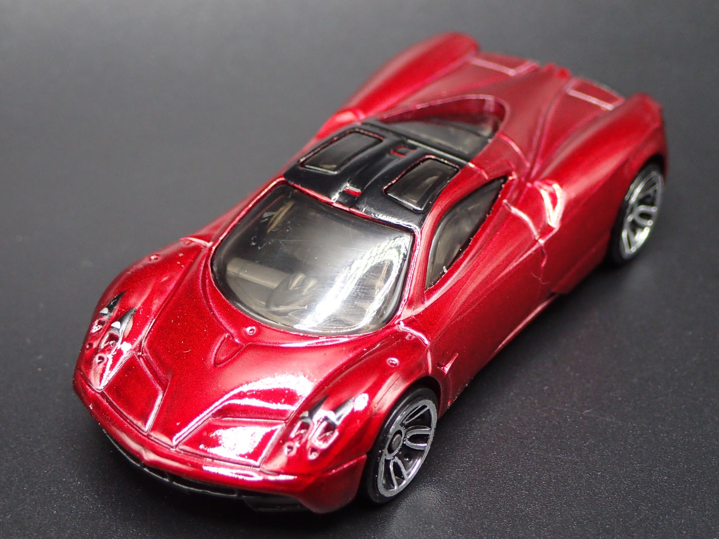 2011-2018 PAGANI HUAYRA SUPER CAR RED 1/64 SCALE DIORAMA DIECAST MODEL CAR