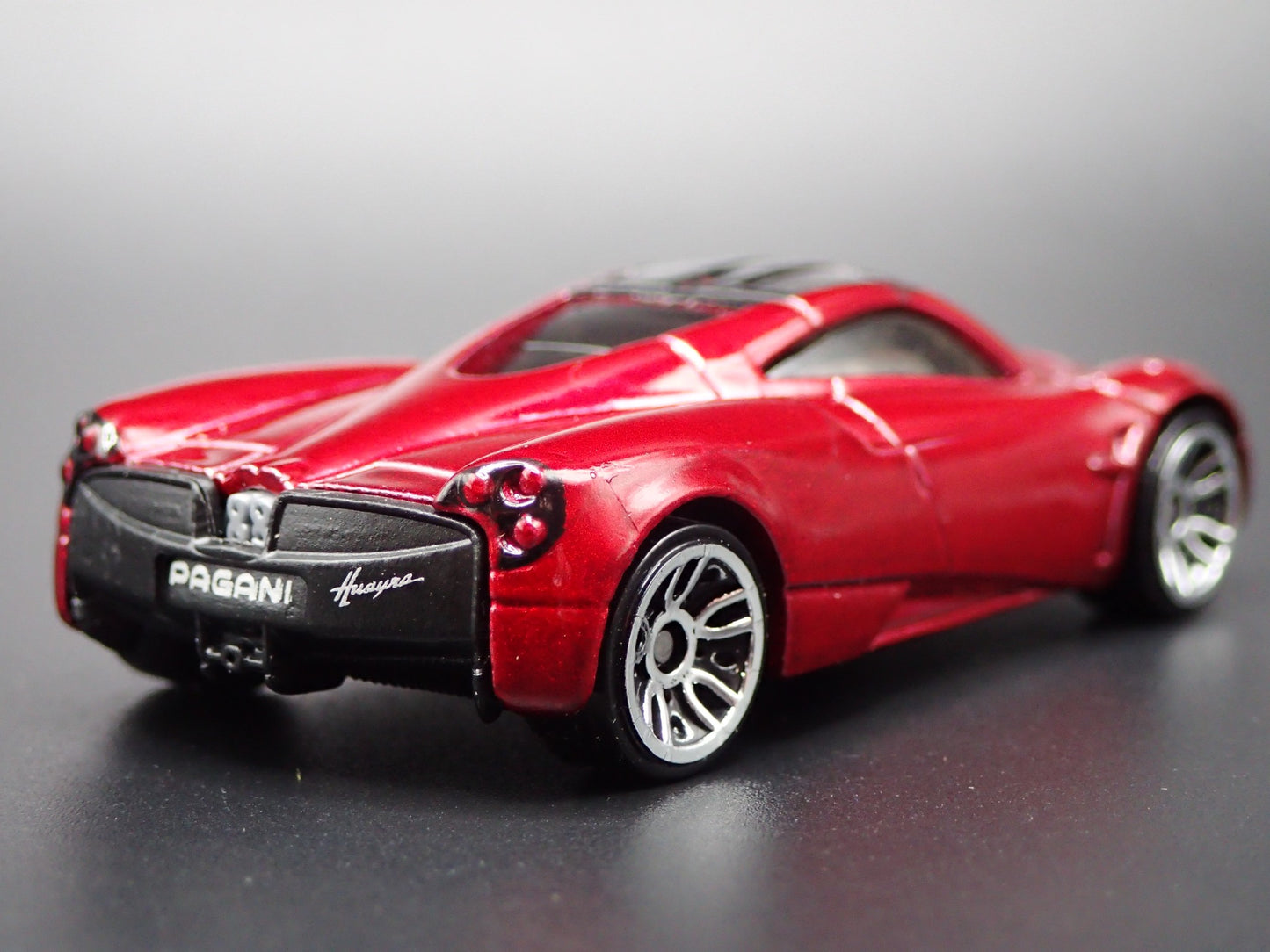 2011-2018 PAGANI HUAYRA SUPER CAR RED 1/64 SCALE DIORAMA DIECAST MODEL CAR