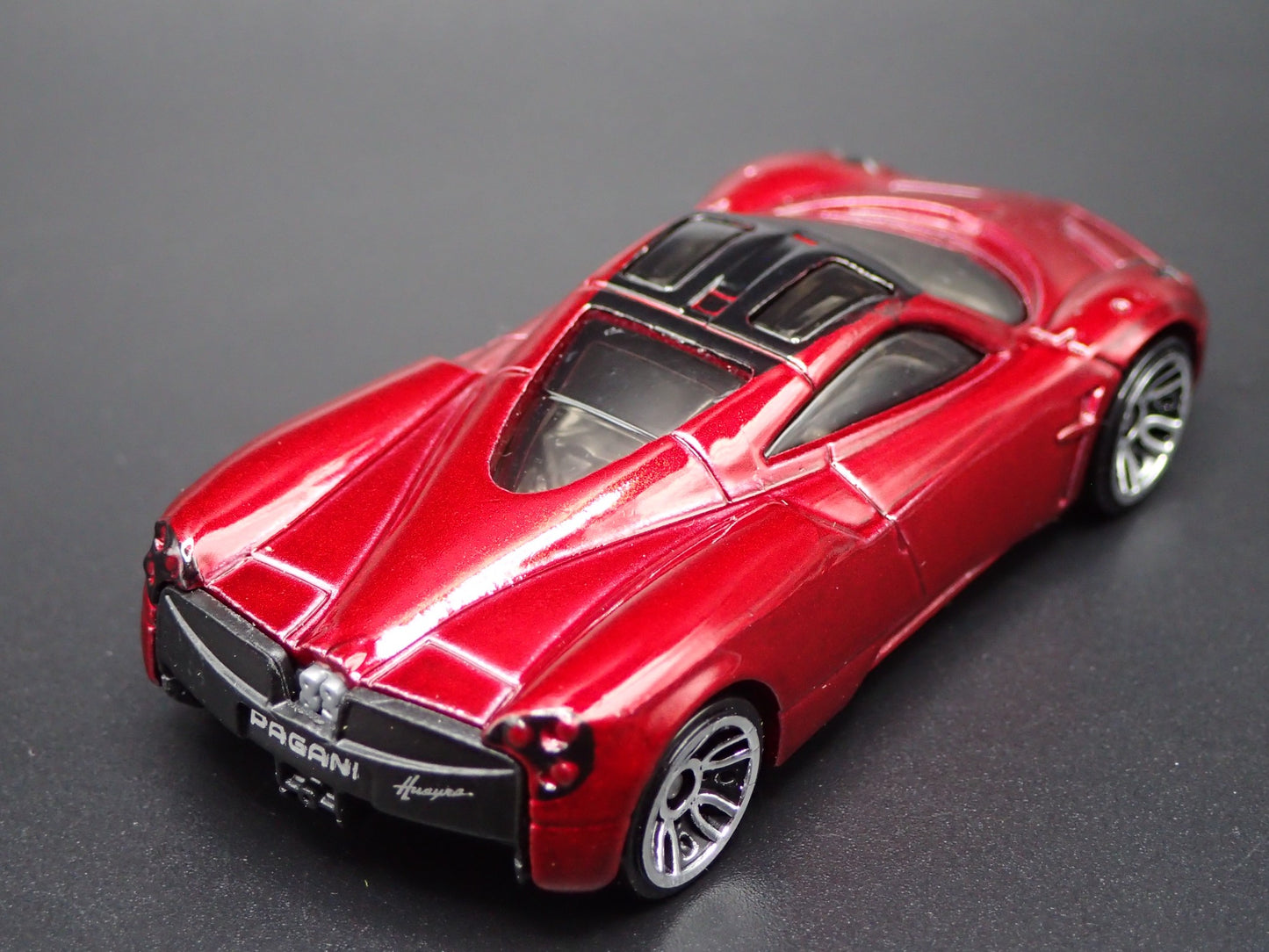 2011-2018 PAGANI HUAYRA SUPER CAR RED 1/64 SCALE DIORAMA DIECAST MODEL CAR