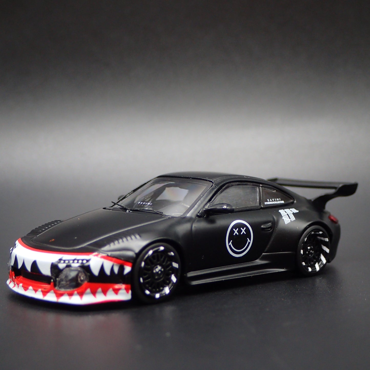 997 PORSCHE 911 OLD & NEW RARE 1:64 SCALE COLLECTIBLE DIORAMA DIECAST MODEL CAR