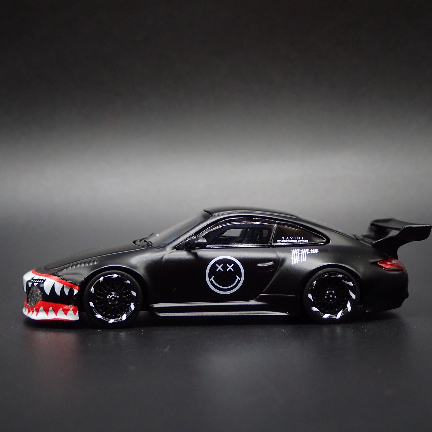 997 PORSCHE 911 OLD & NEW RARE 1:64 SCALE COLLECTIBLE DIORAMA DIECAST MODEL CAR