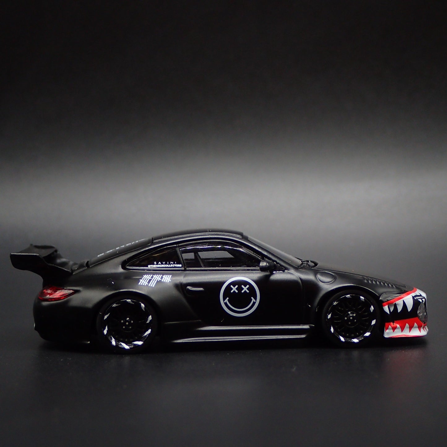 997 PORSCHE 911 OLD & NEW RARE 1:64 SCALE COLLECTIBLE DIORAMA DIECAST MODEL CAR