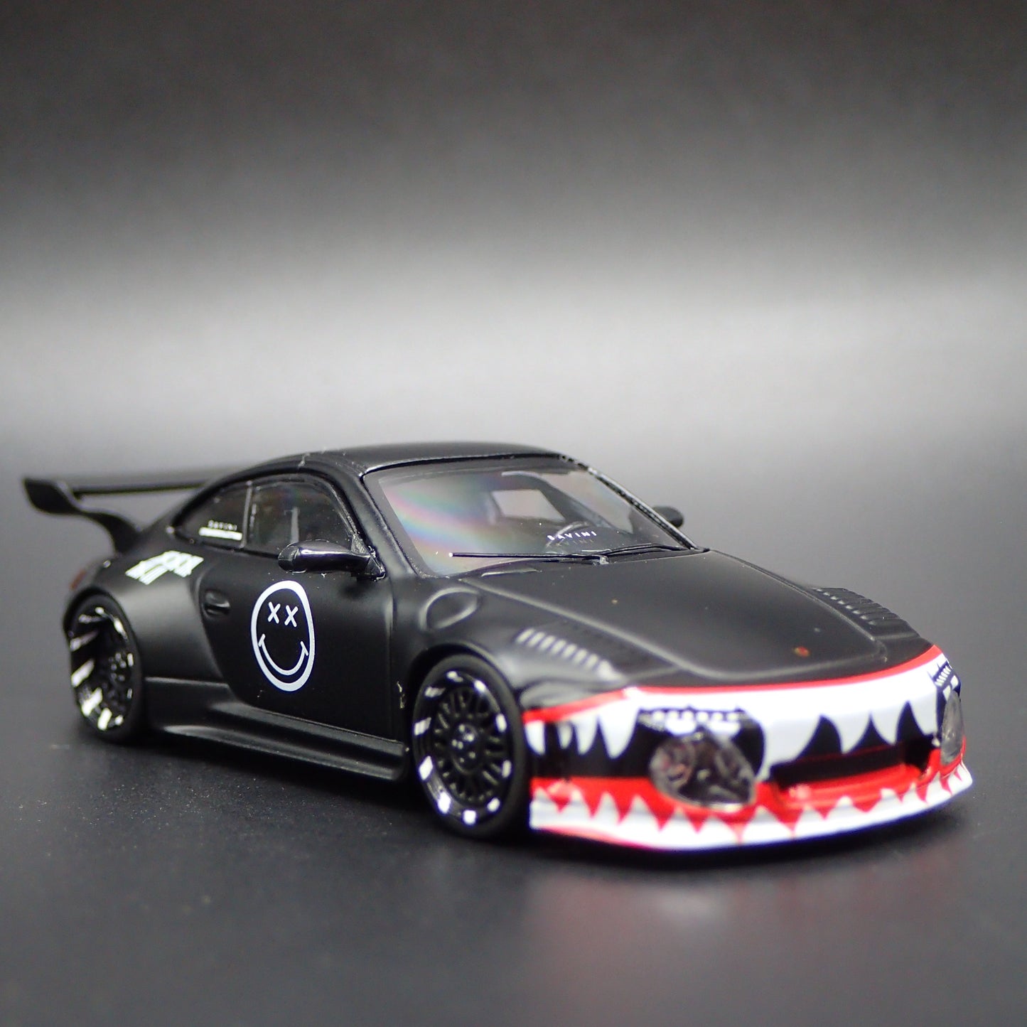 997 PORSCHE 911 OLD & NEW RARE 1:64 SCALE COLLECTIBLE DIORAMA DIECAST MODEL CAR