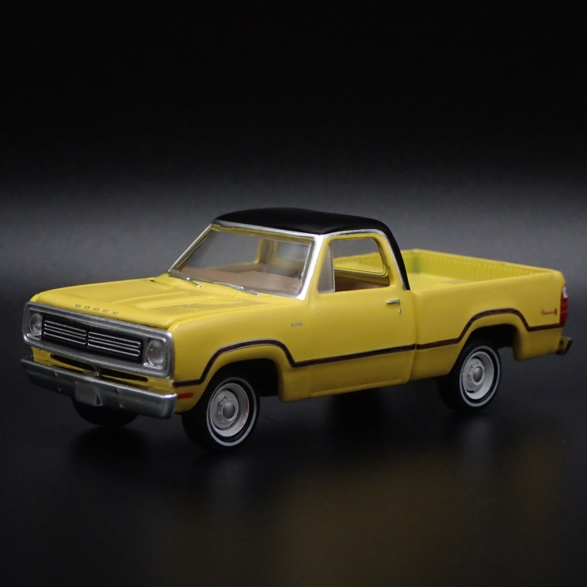 1972 72 DODGE ADVENTURER SE PICKUP TRUCK 1/64 SCALE DIORAMA DIECAST MODEL CAR-Burning Rubber Toy Company