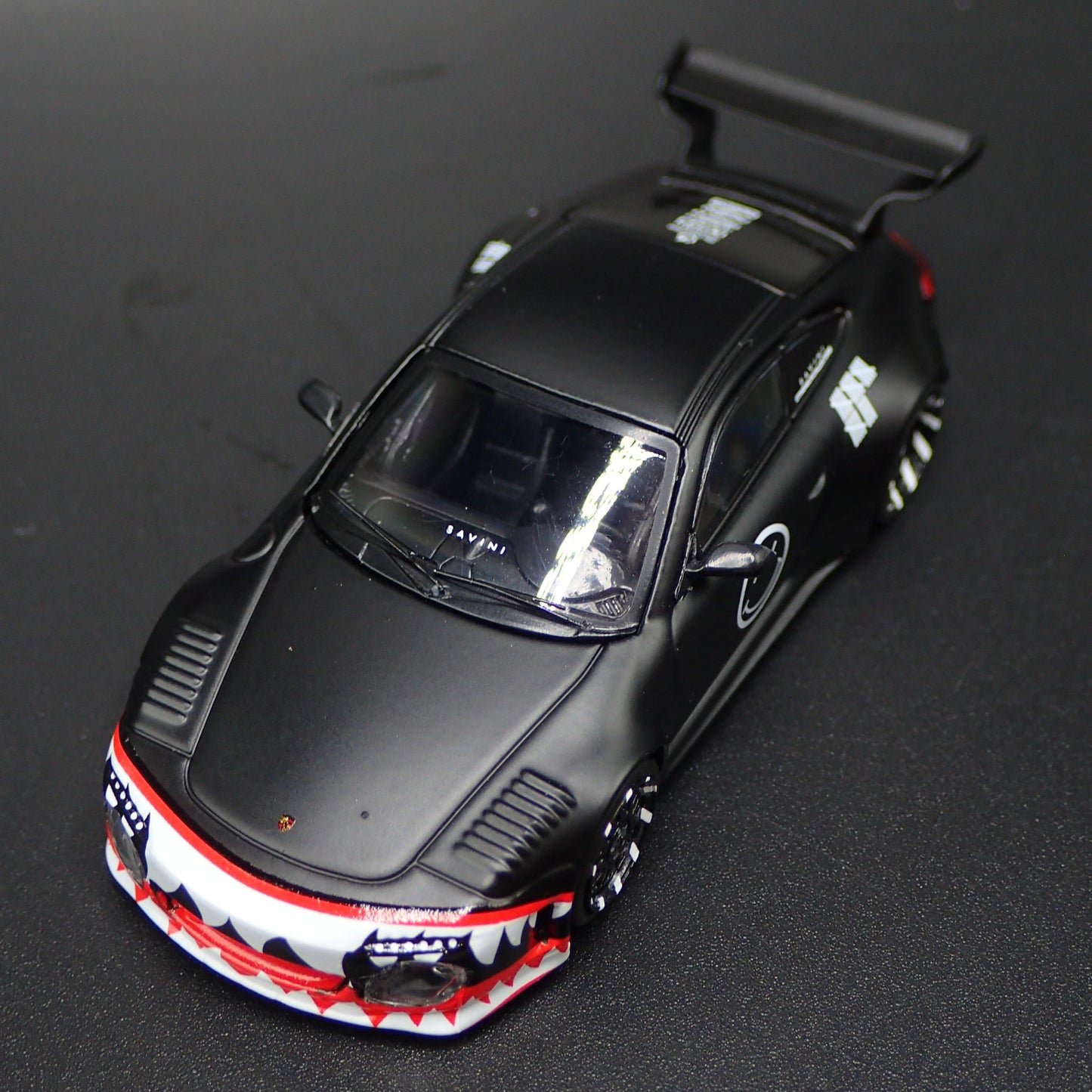 997 PORSCHE 911 OLD & NEW RARE 1:64 SCALE COLLECTIBLE DIORAMA DIECAST MODEL CAR