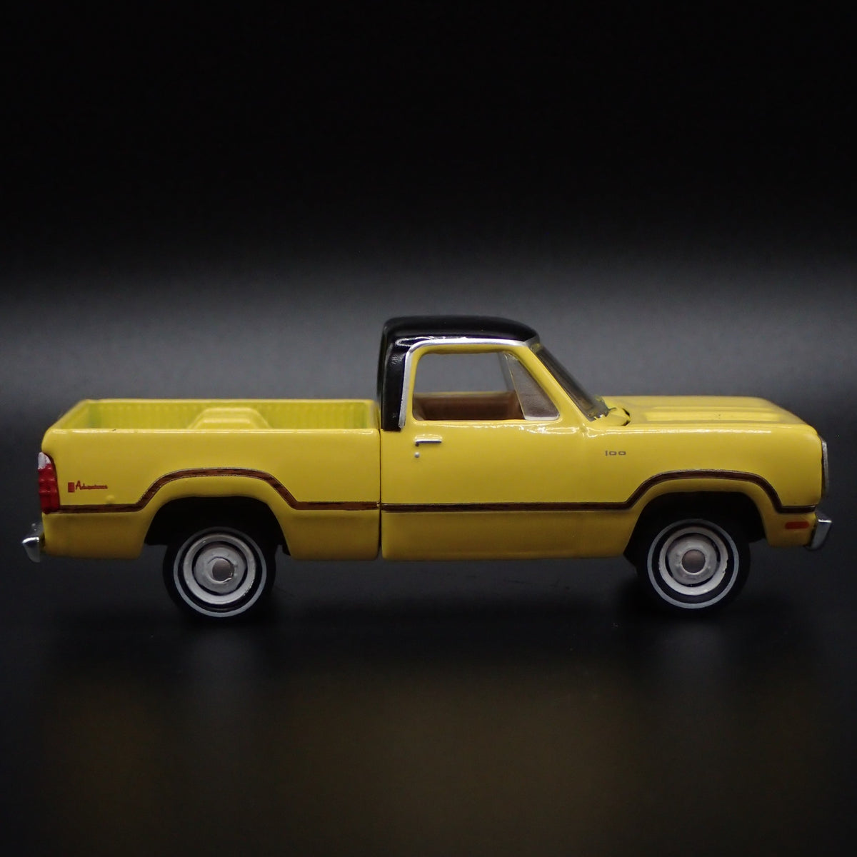 1972 72 DODGE ADVENTURER SE PICKUP TRUCK 1/64 SCALE DIORAMA DIECAST MODEL CAR-Burning Rubber Toy Company