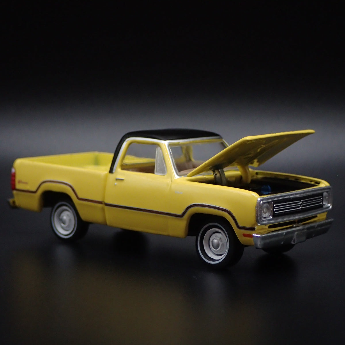 1972 72 DODGE ADVENTURER SE PICKUP TRUCK 1/64 SCALE DIORAMA DIECAST MODEL CAR-Burning Rubber Toy Company