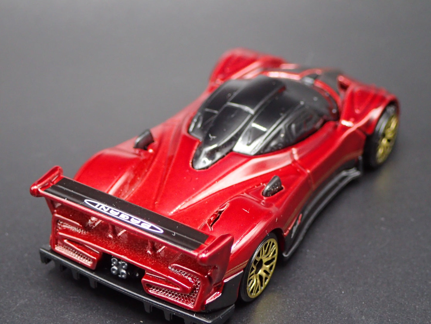 2009-2011 PAGANI ZONDA R SUPERCAR BURGUNDY 1:64 SCALE DIORAMA DIECAST MODEL CAR