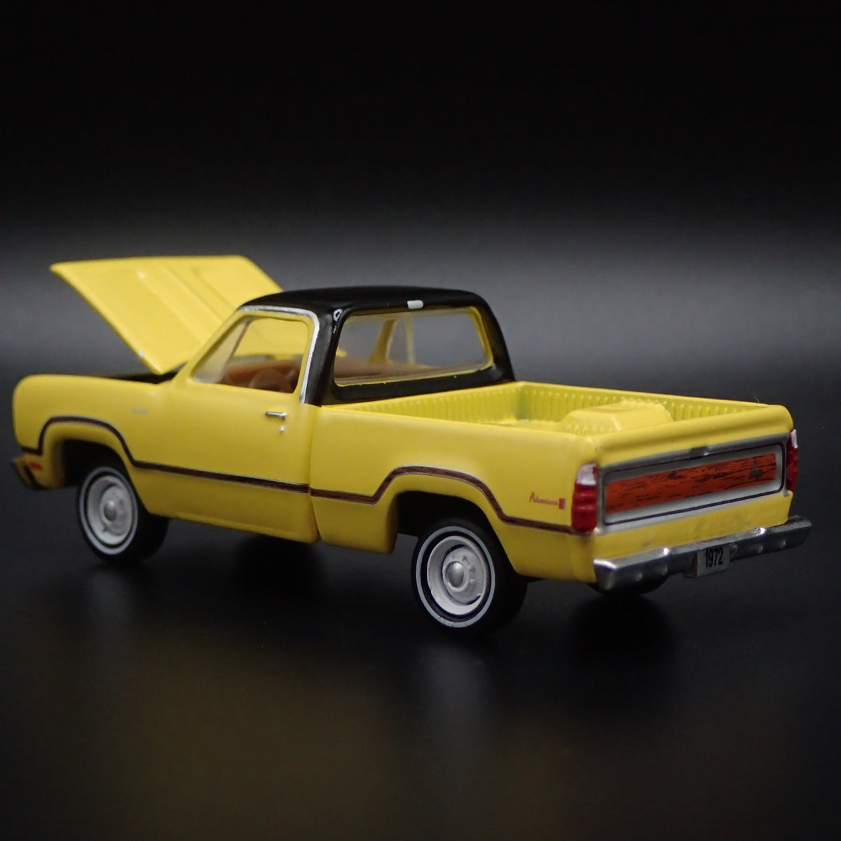 1972 72 DODGE ADVENTURER SE PICKUP TRUCK 1/64 SCALE DIORAMA DIECAST MODEL CAR-Burning Rubber Toy Company