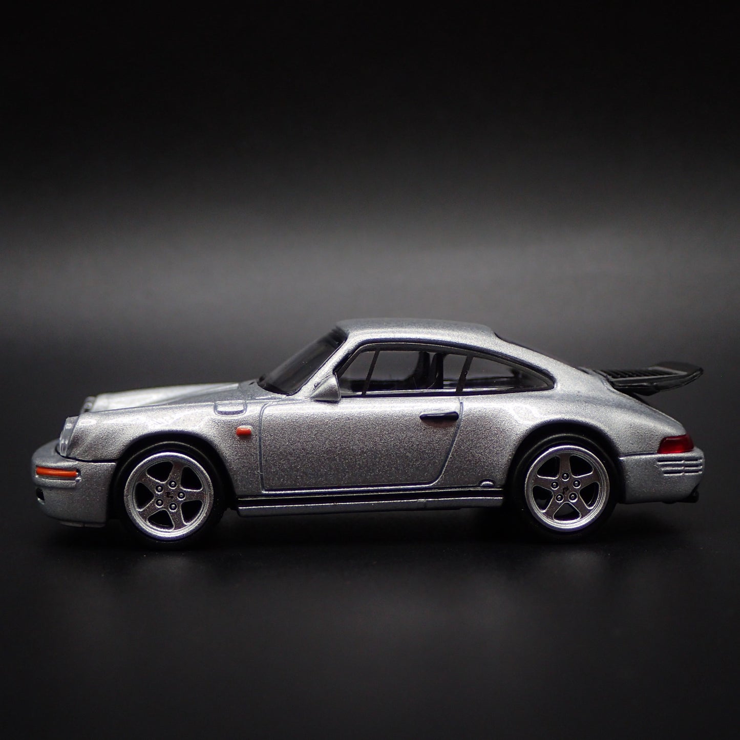 1987-1996 PORSCHE 911 CARRERA 3.2 RUF CTR 1:64 SCALE DIORAMA DIECAST MODEL CAR