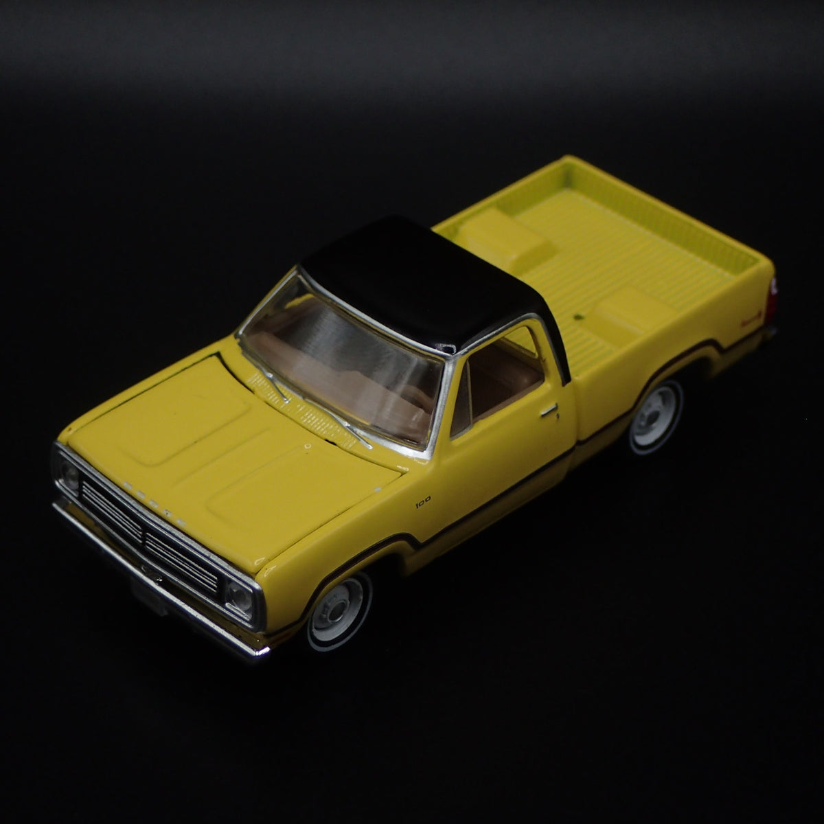 1972 72 DODGE ADVENTURER SE PICKUP TRUCK 1/64 SCALE DIORAMA DIECAST MODEL CAR-Burning Rubber Toy Company