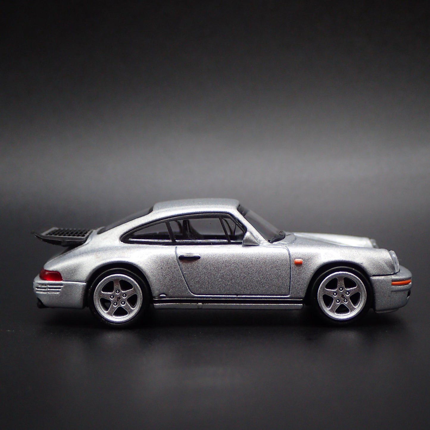 1987-1996 PORSCHE 911 CARRERA 3.2 RUF CTR 1:64 SCALE DIORAMA DIECAST MODEL CAR