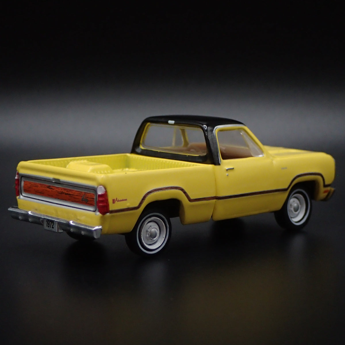 1972 72 DODGE ADVENTURER SE PICKUP TRUCK 1/64 SCALE DIORAMA DIECAST MODEL CAR-Burning Rubber Toy Company