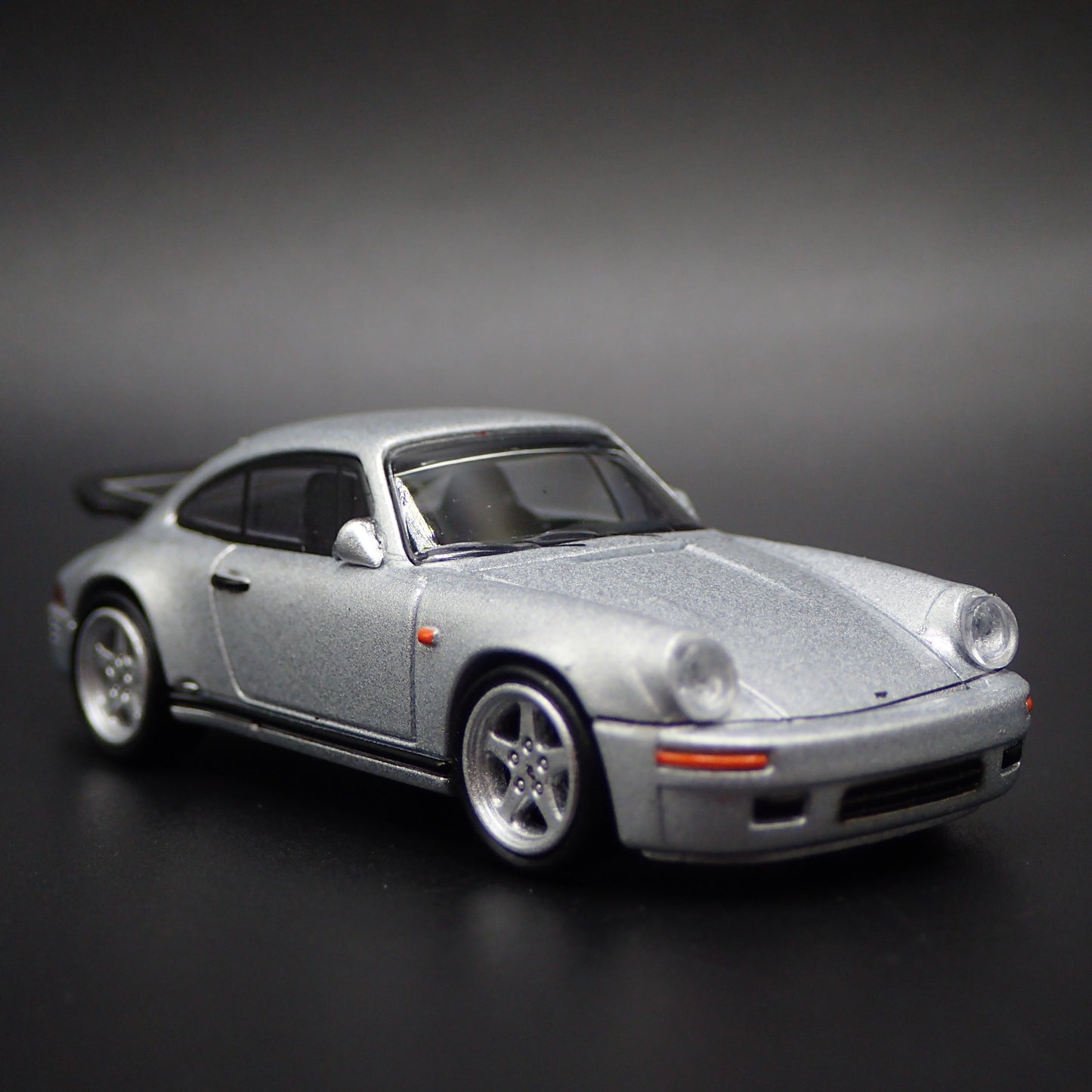 1987-1996 PORSCHE 911 CARRERA 3.2 RUF CTR 1:64 SCALE DIORAMA DIECAST MODEL CAR