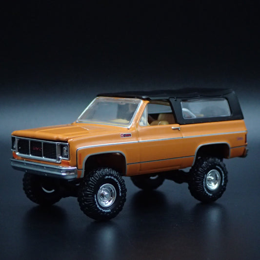 1973 73 GMC JIMMY SIERRA 4X4 LIFTED SQUAREBODY ORG 1/64 SCALE DIECAST MODEL CAR