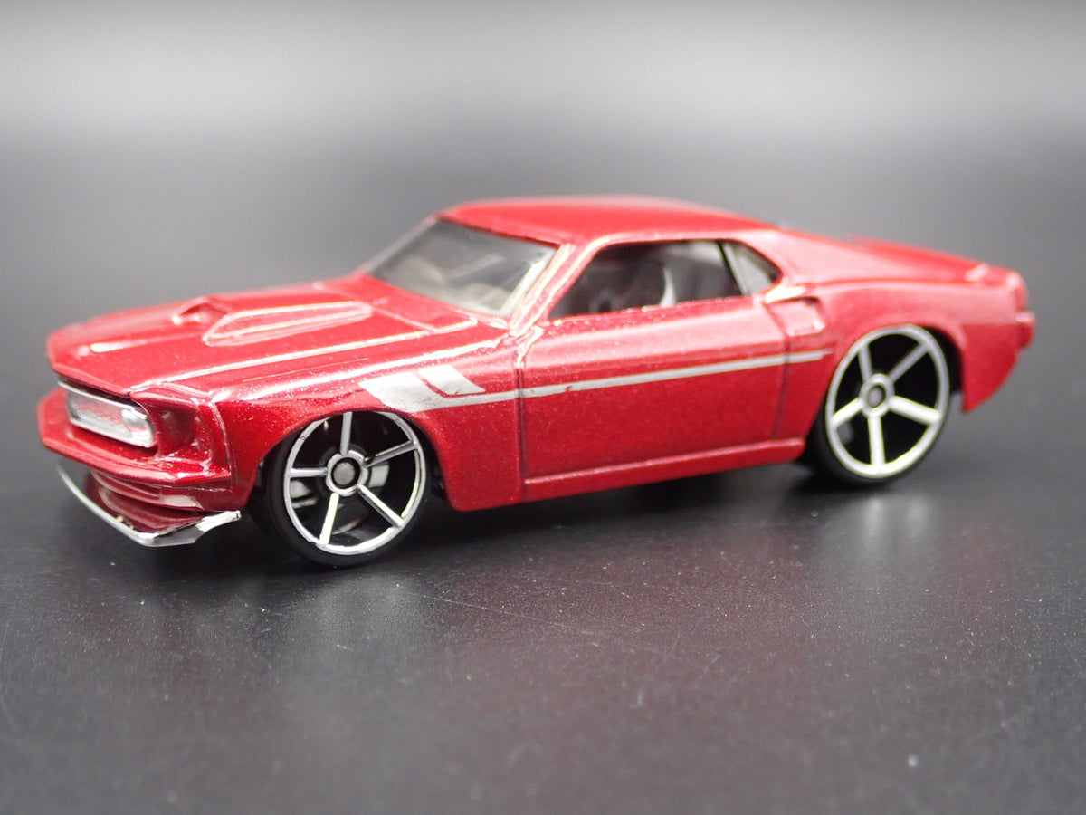 1969 FORD MUSTANG BOSS 302 RARE 1:64 SCALE COLLECTIBLE DIORAMA DIECAST MODEL CAR-Burning Rubber Toy Company