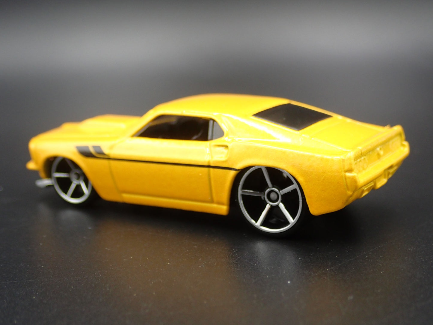 1969 69 FORD MUSTANG BOSS 302 FASTBACK RARE 1:64 SCALE DIORAMA DIECAST MODEL CAR