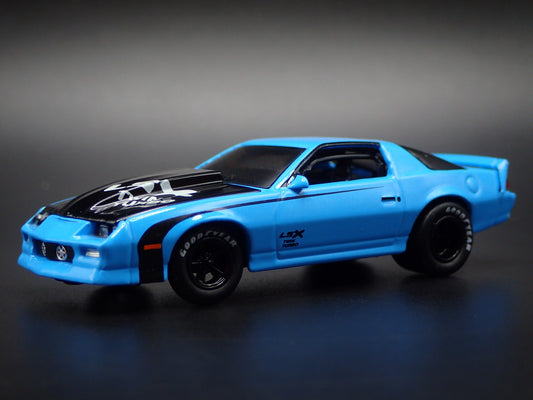 1985 85 CHEVY CHEVROLET CAMARO IROC-Z BLUE 1:64 SCALE DIORAMA DIECAST MODEL CAR
