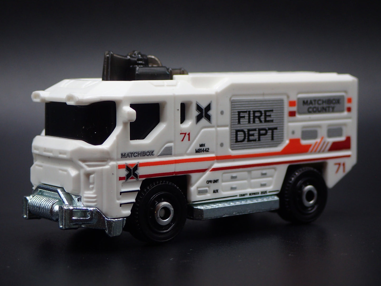 FIRE ENGINE TRUCK BLAZE BUSTER II WHITE 1:64 MB SCALE DIORAMA DIECAST MODEL CAR