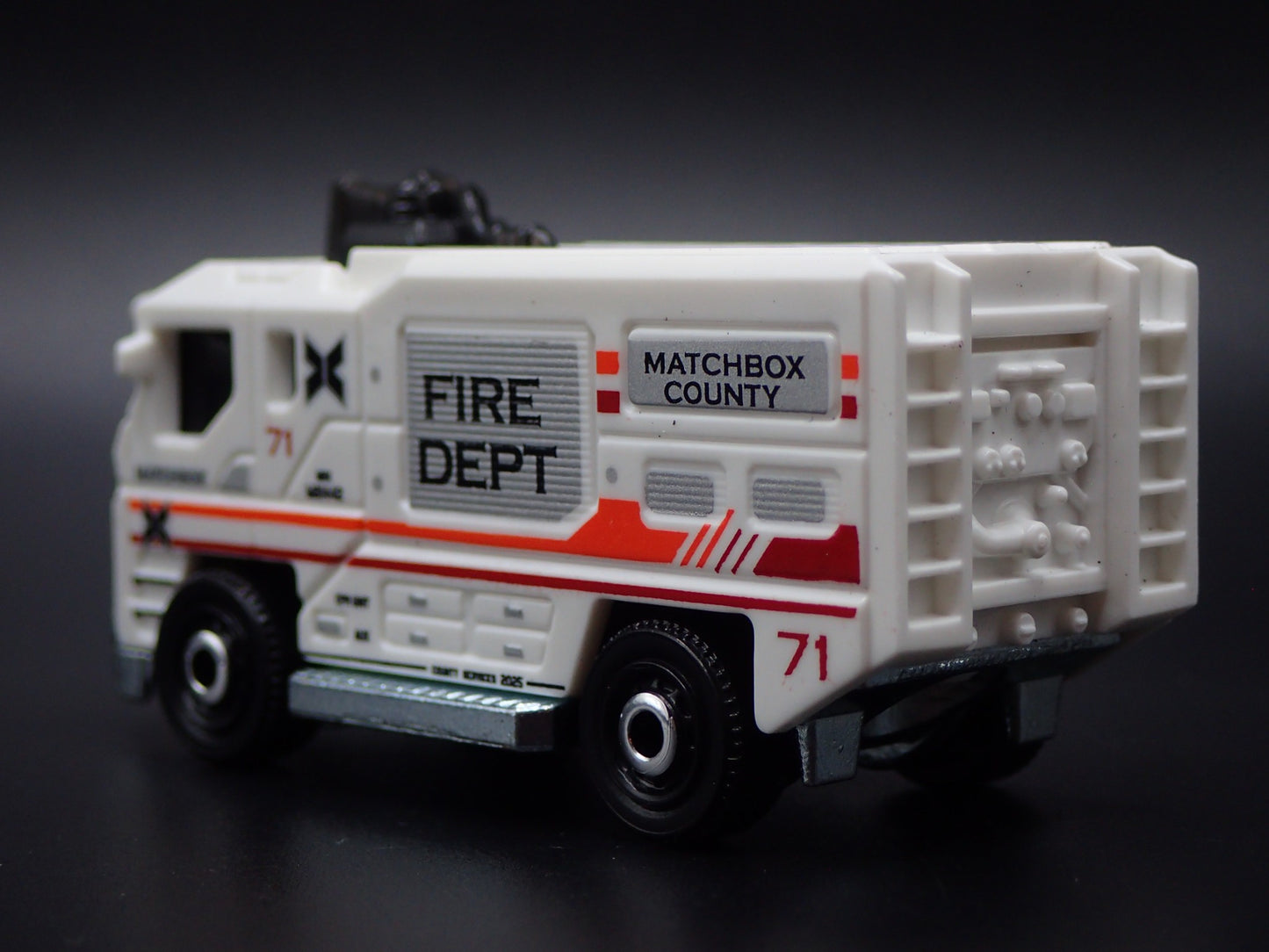 FIRE ENGINE TRUCK BLAZE BUSTER II WHITE 1:64 MB SCALE DIORAMA DIECAST MODEL CAR