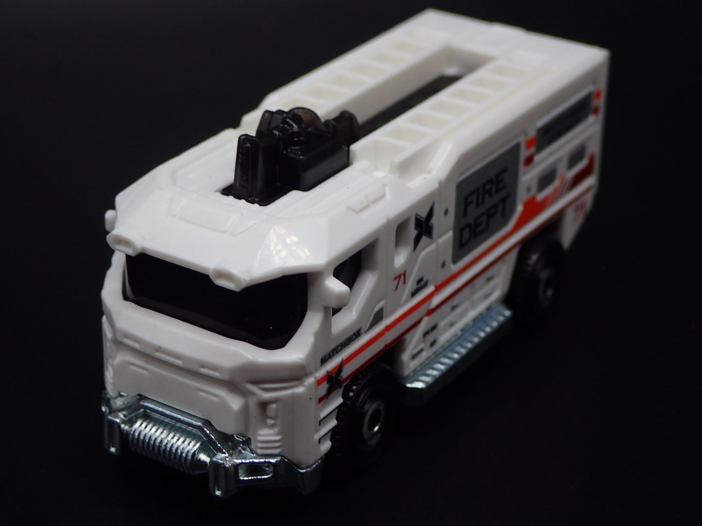 FIRE ENGINE TRUCK BLAZE BUSTER II WHITE 1:64 MB SCALE DIORAMA DIECAST MODEL CAR