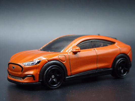 2021-2025 FORD MUSTANG MACH E ELECTRIC SUV 1/64 SCALE DIORAMA DIECAST MODEL CAR
