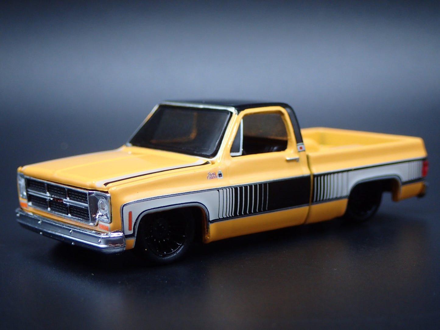 1976 76 GMC SIERRA GRANDE 15 PICKUP TRUCK SQUAREBODY ORANGE 1/64 SCALE MODEL CAR
