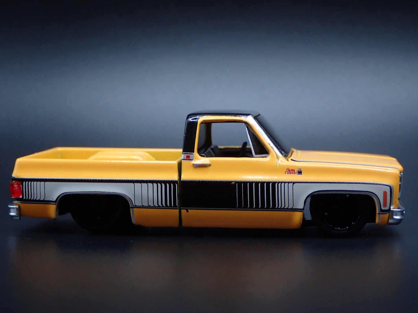 1976 76 GMC SIERRA GRANDE 15 PICKUP TRUCK SQUAREBODY ORANGE 1/64 SCALE MODEL CAR