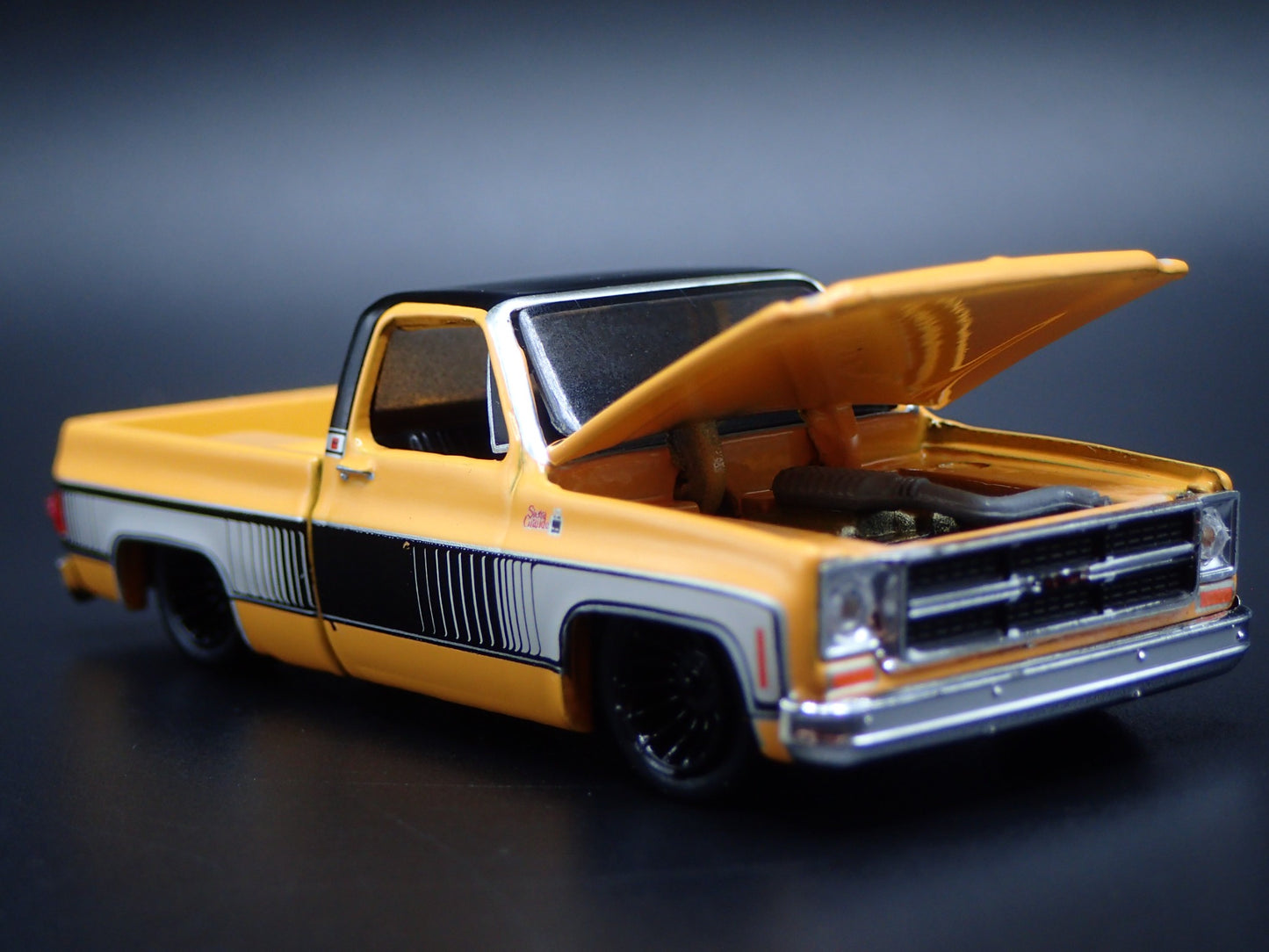 1976 76 GMC SIERRA GRANDE 15 PICKUP TRUCK SQUAREBODY ORANGE 1/64 SCALE MODEL CAR
