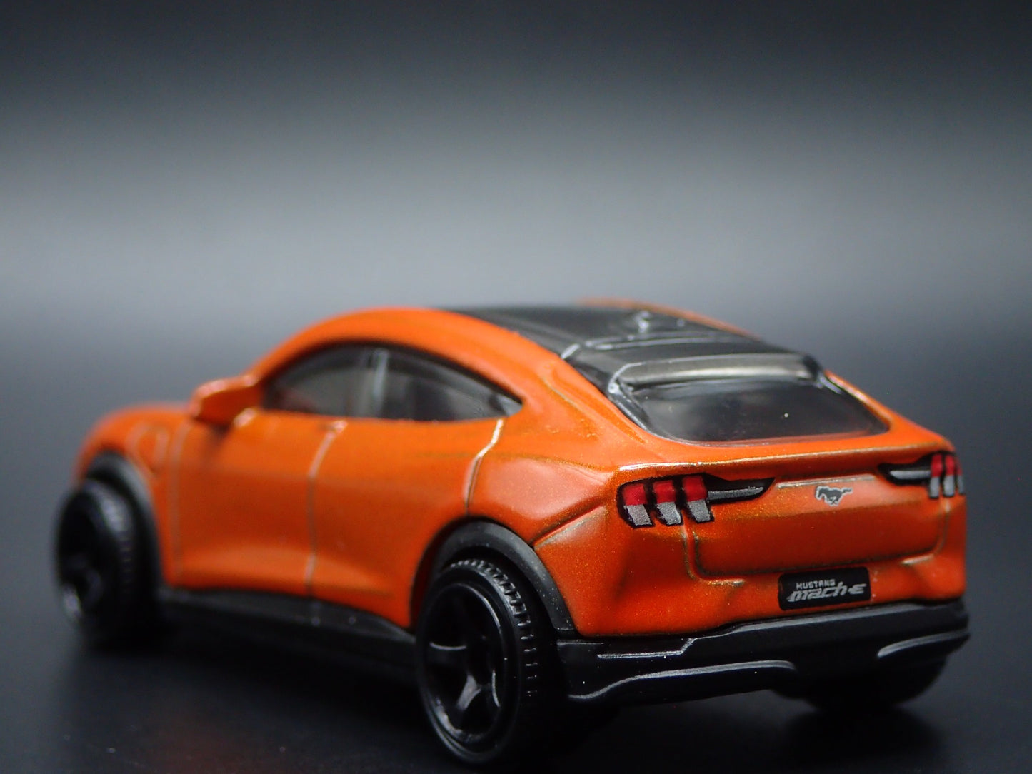 2021-2025 FORD MUSTANG MACH E ELECTRIC SUV 1/64 SCALE DIORAMA DIECAST MODEL CAR