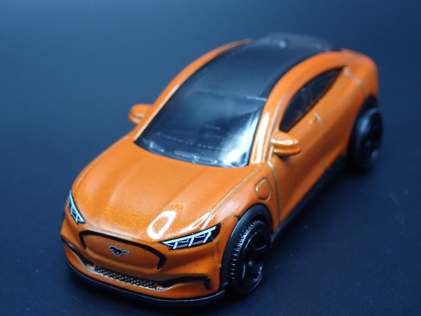 2021-2025 FORD MUSTANG MACH E ELECTRIC SUV 1/64 SCALE DIORAMA DIECAST MODEL CAR