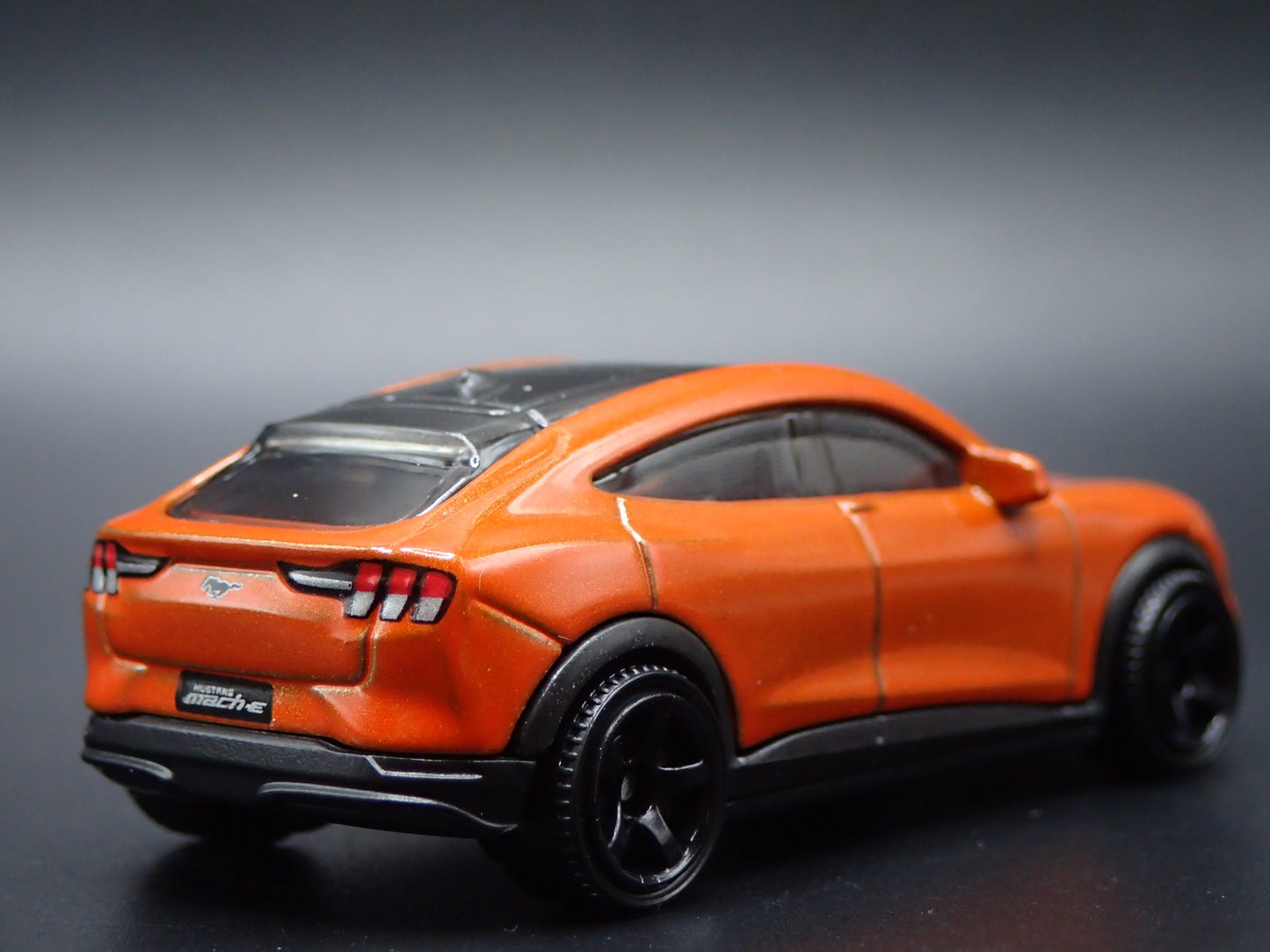 2021-2025 FORD MUSTANG MACH E ELECTRIC SUV 1/64 SCALE DIORAMA DIECAST MODEL CAR