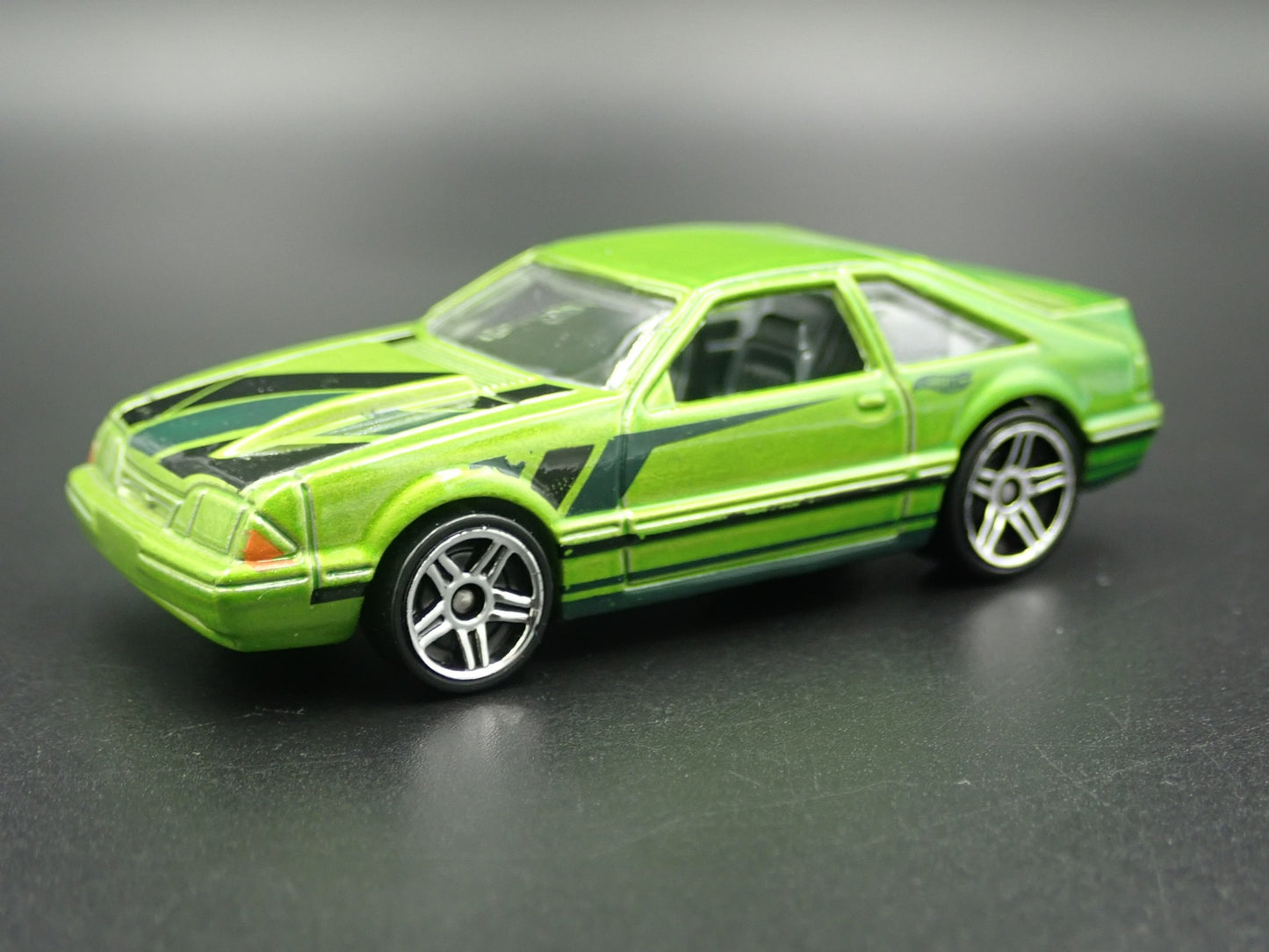 1992 92 FORD MUSTANG FOX BODY GREEN 1/64 SCALE COLLECTIBLE DIECAST MODEL CAR