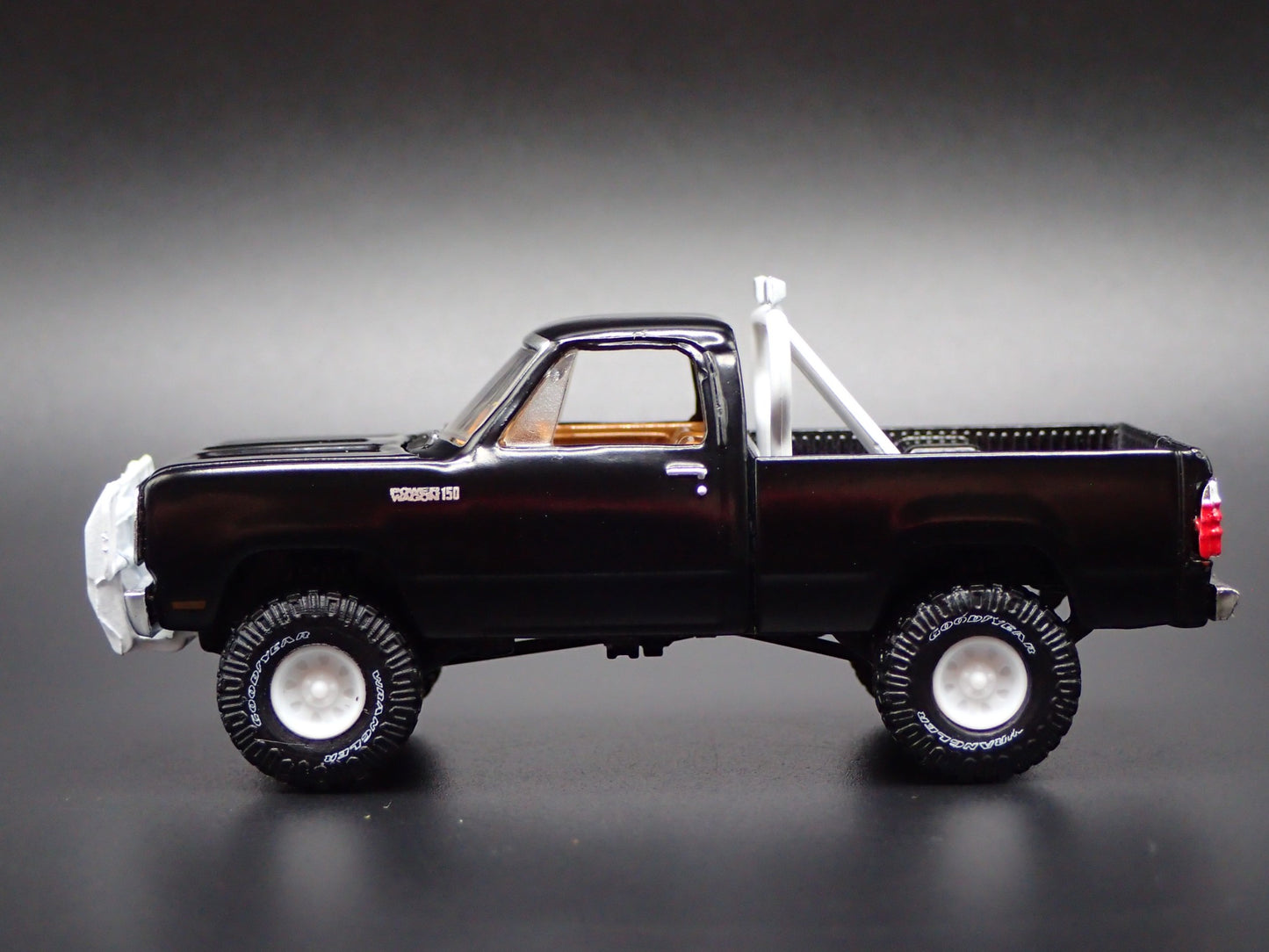 1978 78 DODGE 150 POWER WAGON PICKUP TRUCK. 1/64 SCALE DIORAMA DIECAST MODEL CAR