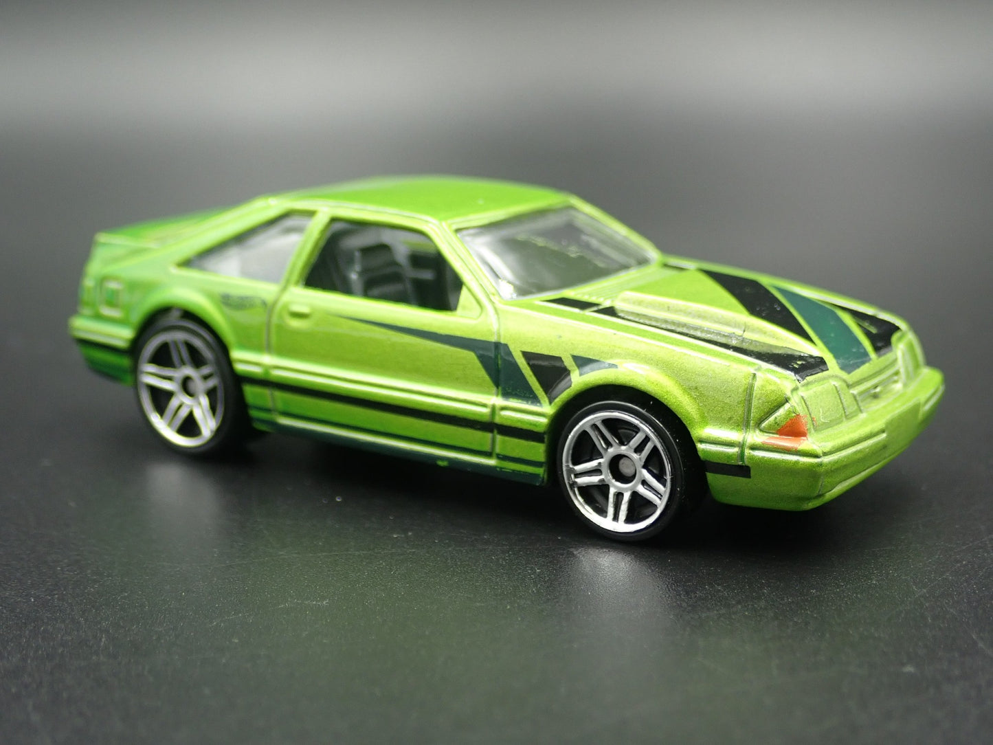1992 92 FORD MUSTANG FOX BODY GREEN 1/64 SCALE COLLECTIBLE DIECAST MODEL CAR