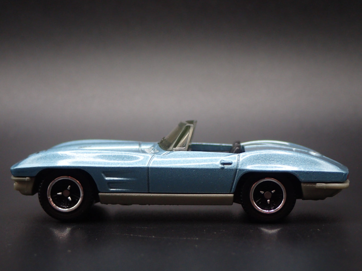 1963 63 CHEVY CHEVROLET CORVETTE CONVERTIBLE BLUE 1/64 SCALE DIECAST MODEL CAR