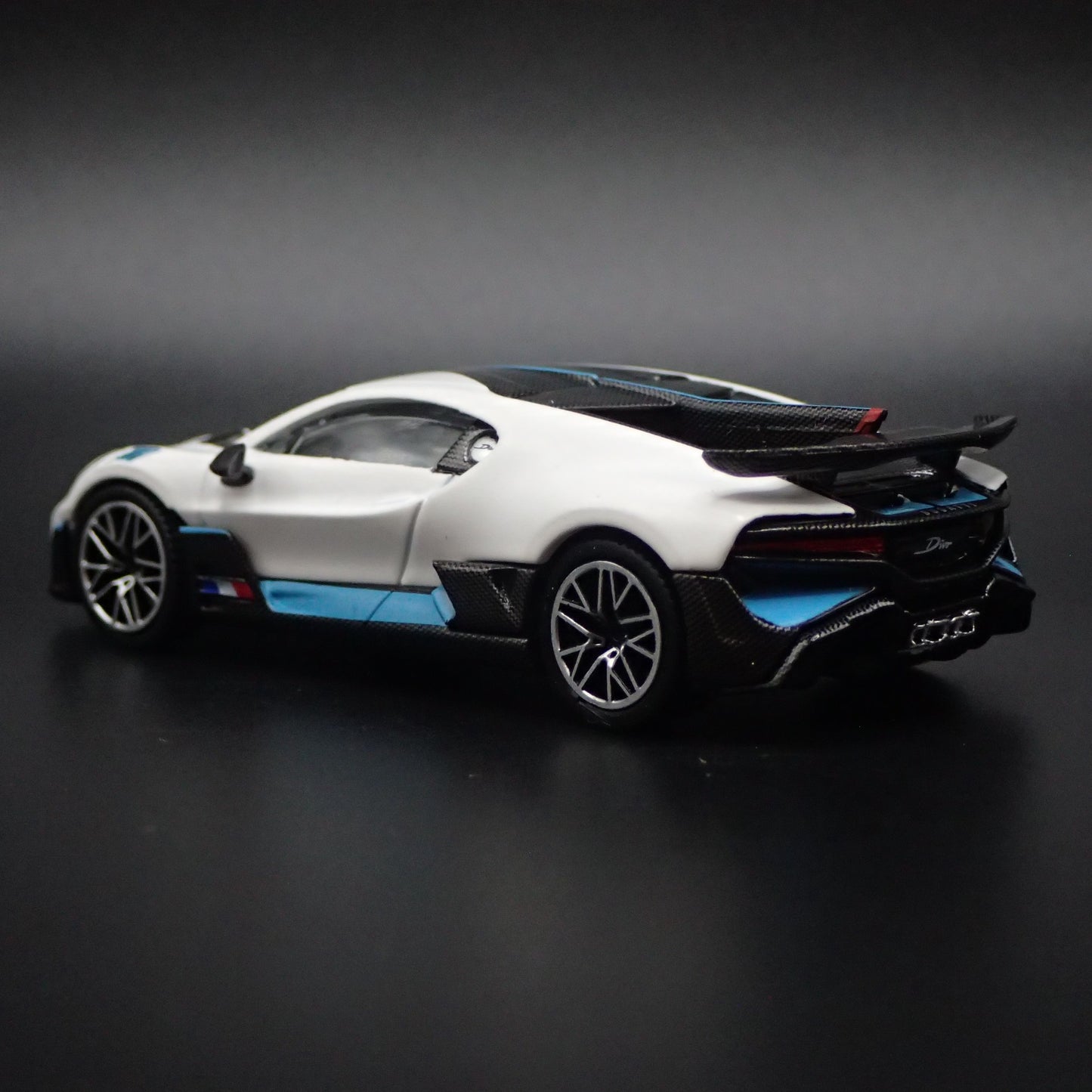 2019-2021 BUGATTI DIVO SUPER CAR WHITE 1:64 SCALE COLLECTIBLE DIECAST MODEL CAR