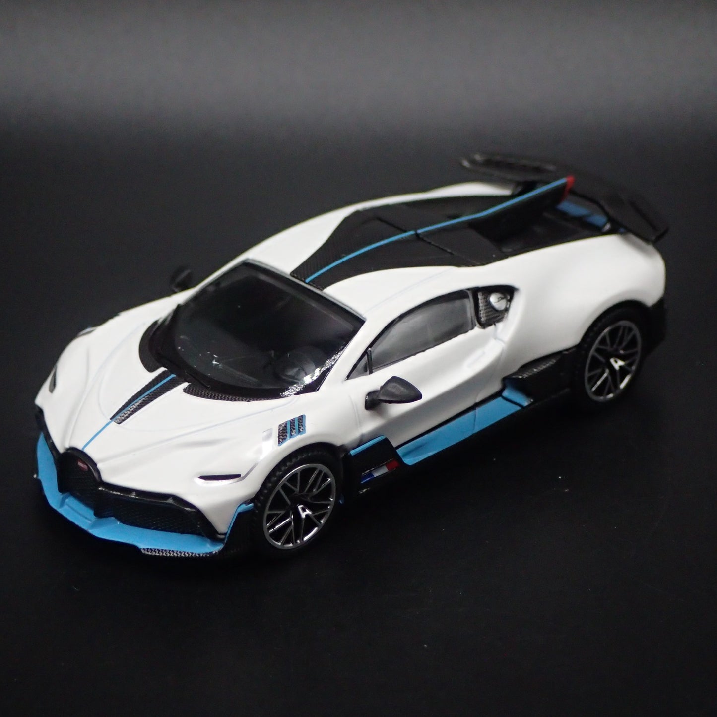 2019-2021 BUGATTI DIVO SUPER CAR WHITE 1:64 SCALE COLLECTIBLE DIECAST MODEL CAR