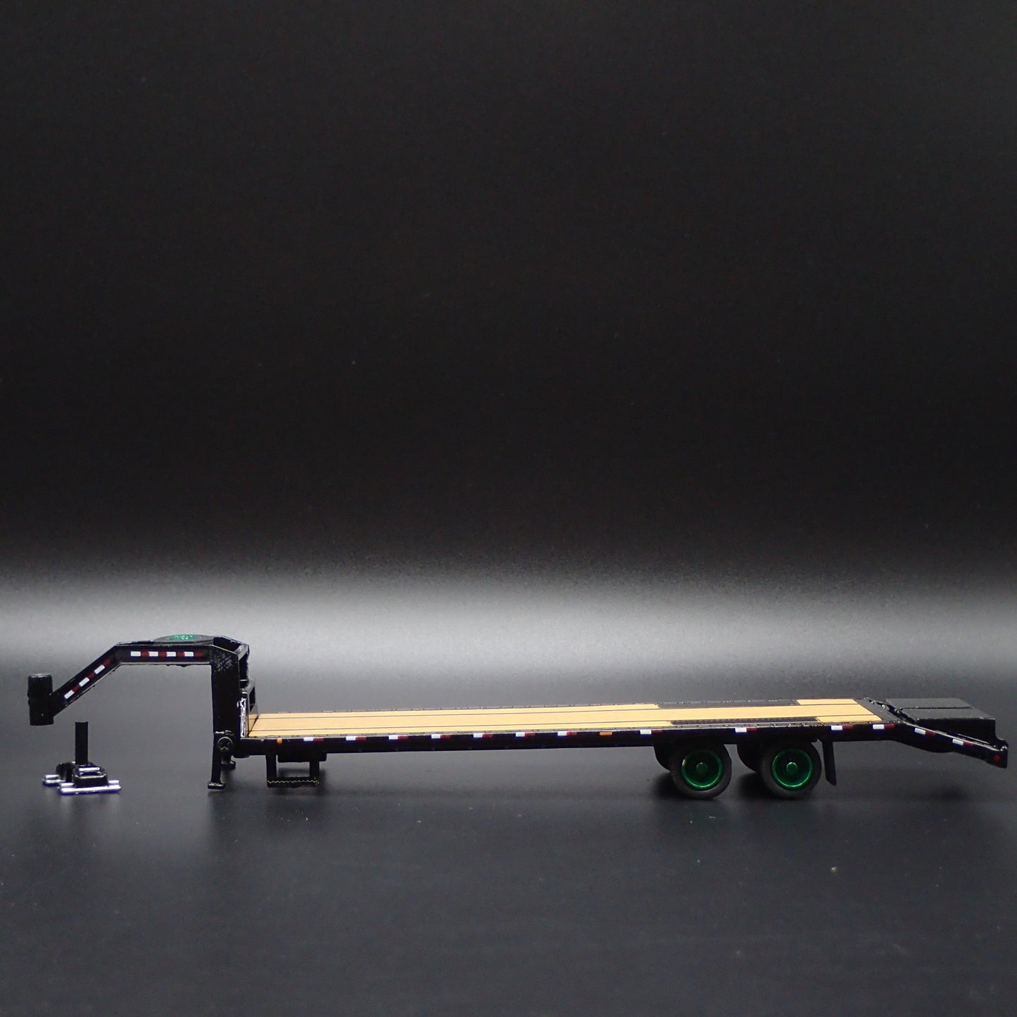 GOOSENECK FLATBED TRAILER w LOADING RAMP, HITCH 1:64 SCALE DIORAMA DIECAST MODEL