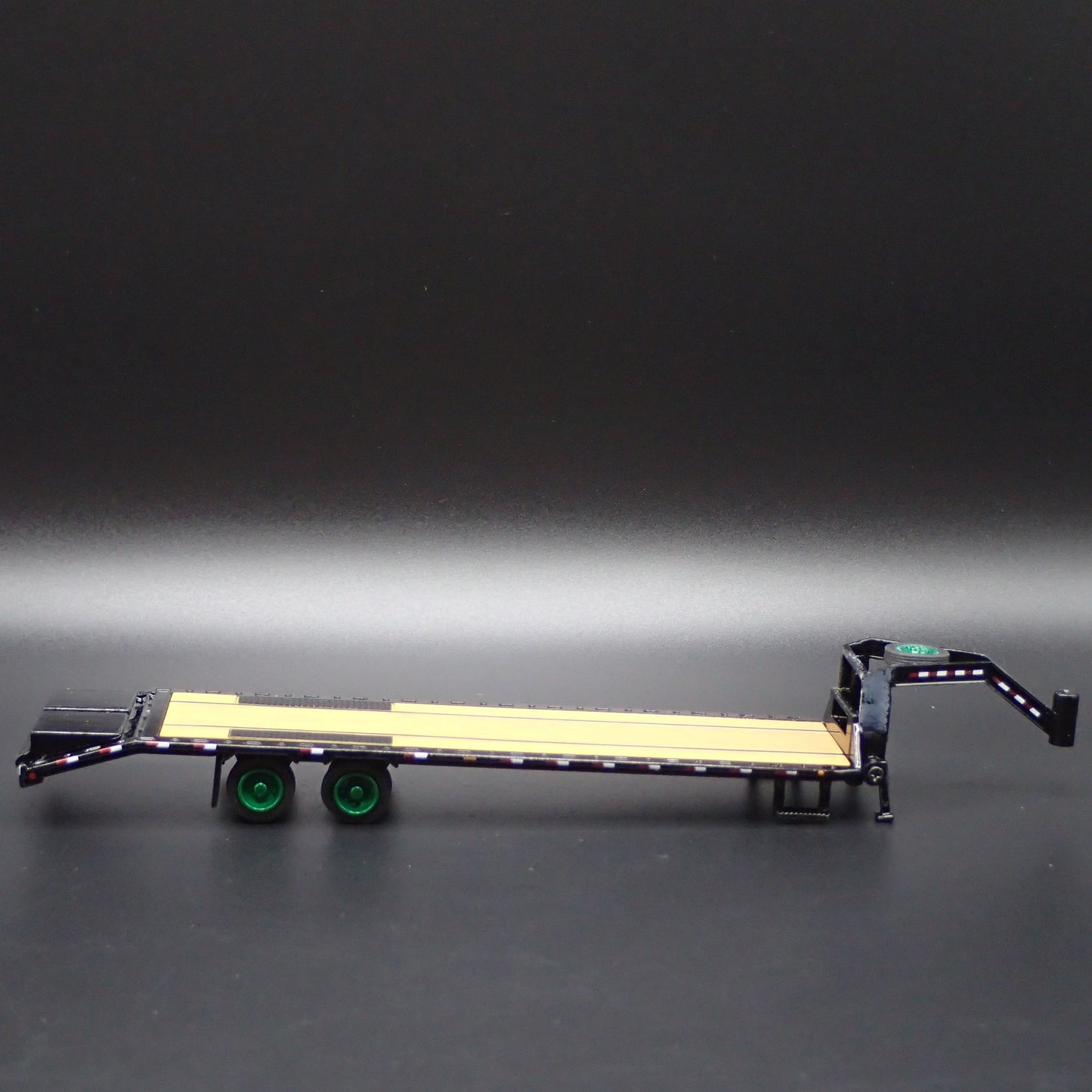 GOOSENECK FLATBED TRAILER w LOADING RAMP, HITCH 1:64 SCALE DIORAMA DIECAST MODEL
