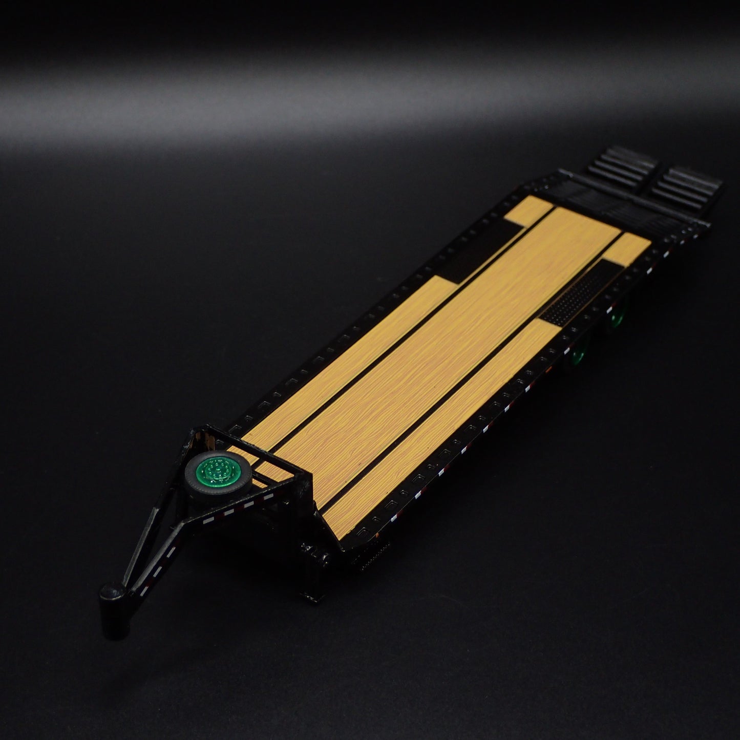 GOOSENECK FLATBED TRAILER w LOADING RAMP, HITCH 1:64 SCALE DIORAMA DIECAST MODEL