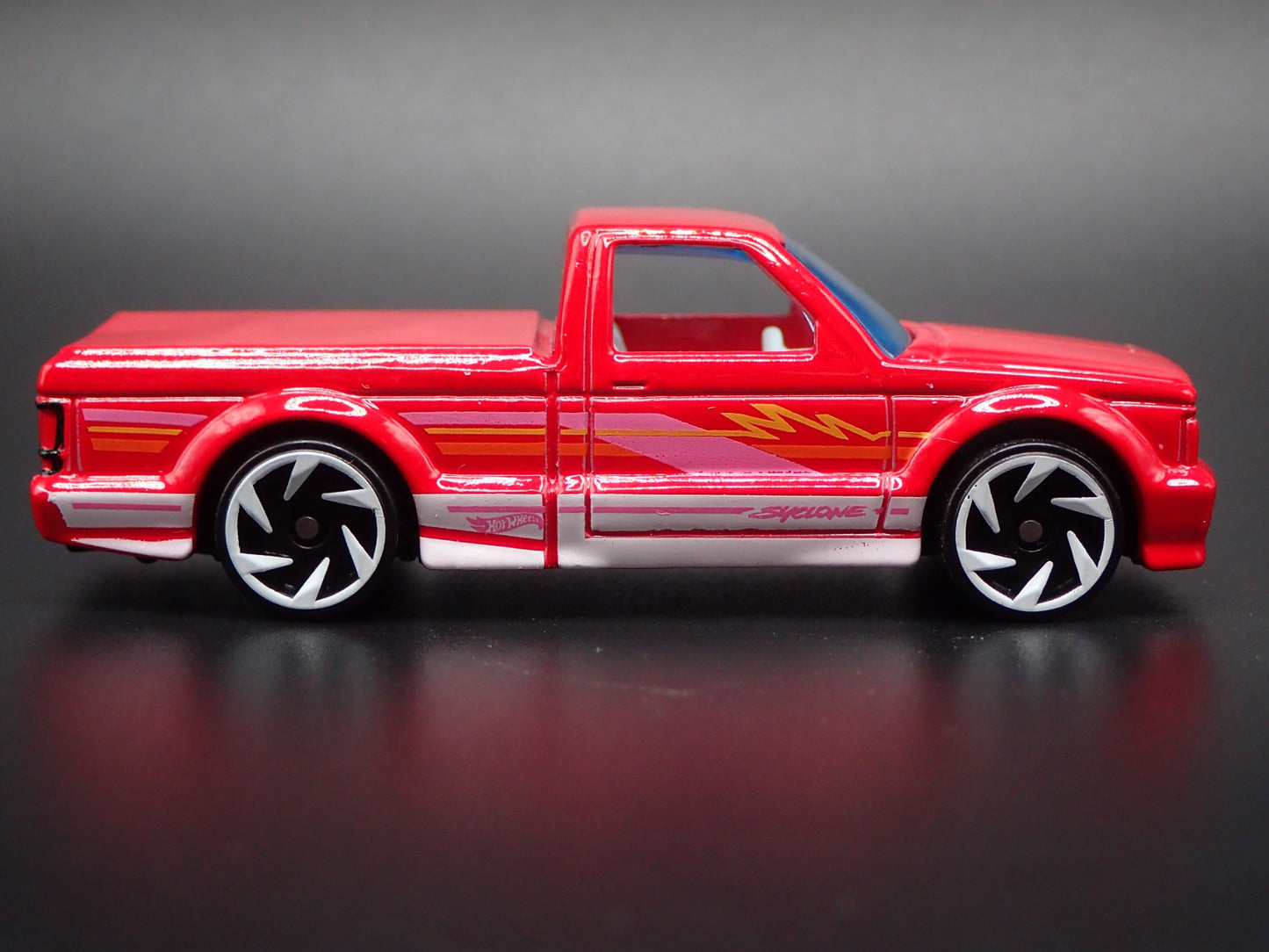 1991 91 GMC SYCLONE PICKUP TRUCK RED 1:64 SCALE DIORAMA DIECAST MODEL CAR