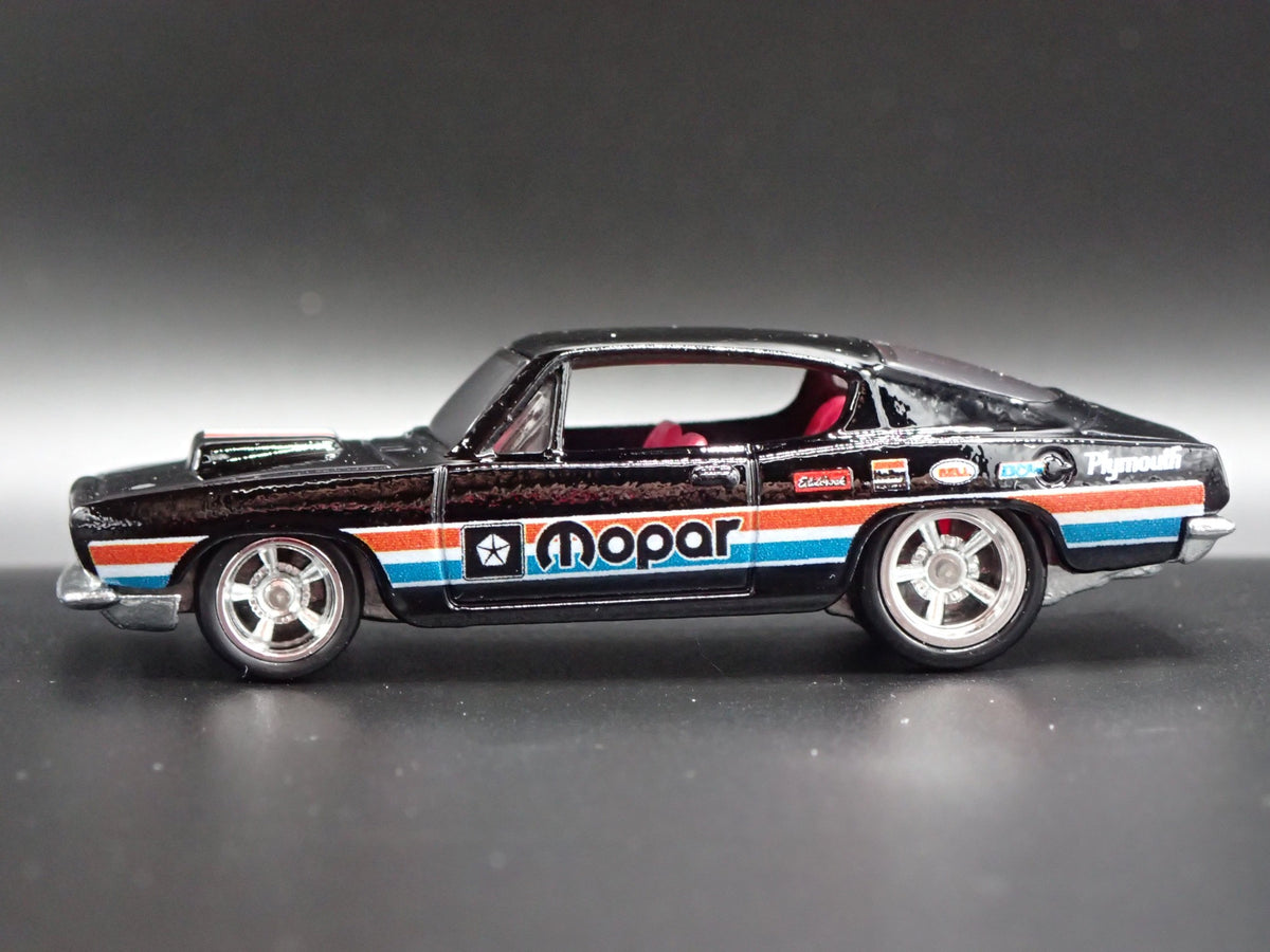 1968 PLYMOUTH BARRACUDA CUDA FASTBACK MOPAR 1/64 SCALE DIORAMA DIECAST MODEL CAR-Burning Rubber Toy Company