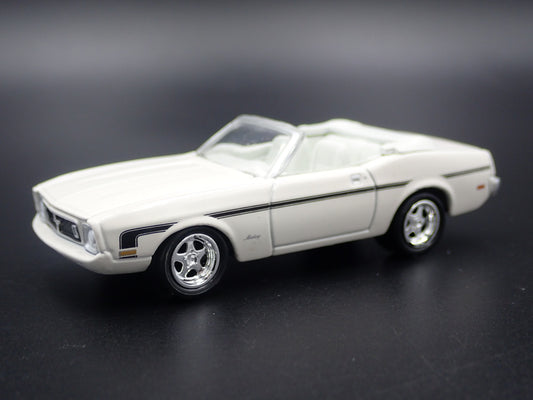 1973 73 FORD MUSTANG CONVERTIBLE WHITE 1/64 SCALE DIORAMA DIECAST MODEL CAR