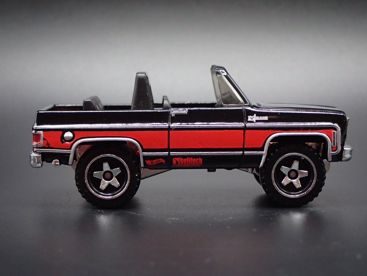 1975 75 CHEVY CHEVROLET BLAZER CUSTOM 4X4 BLACK 1/64 SCALE DIECAST MODEL CAR