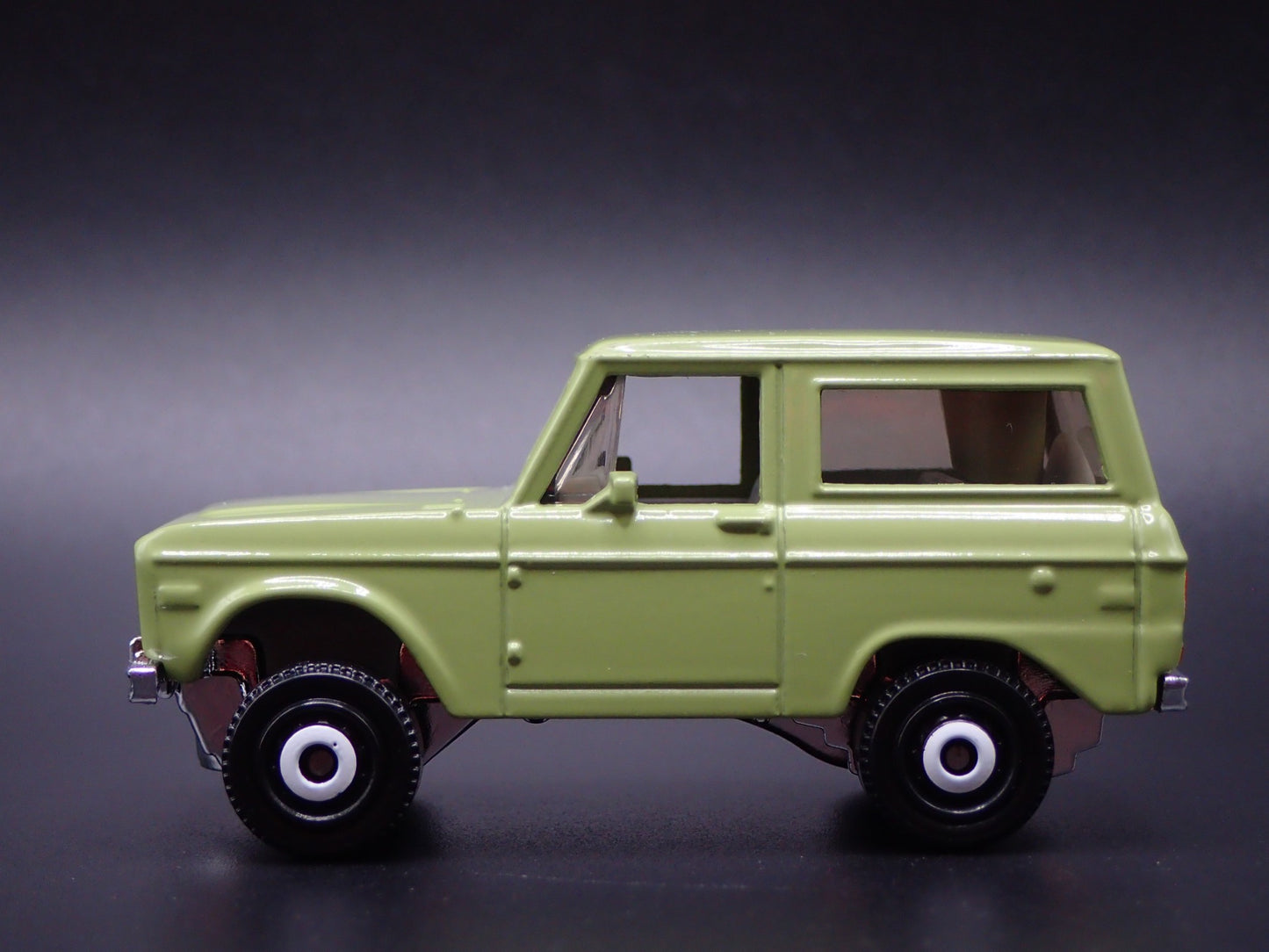 1970 70 FORD BRONCO GREEN 1:64 SCALE COLLECTIBLE DIORAMA DIECAST MODEL CAR